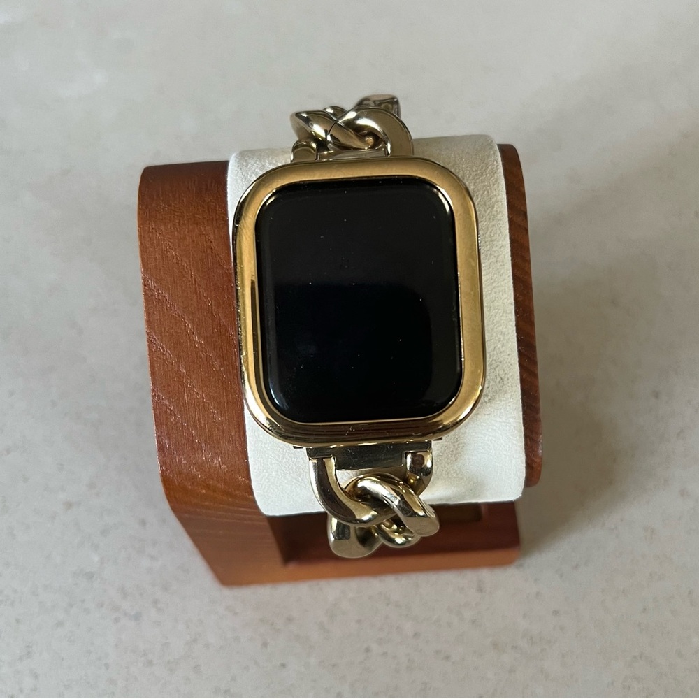 NINA RICCI‎ Apple Watch Case and band.